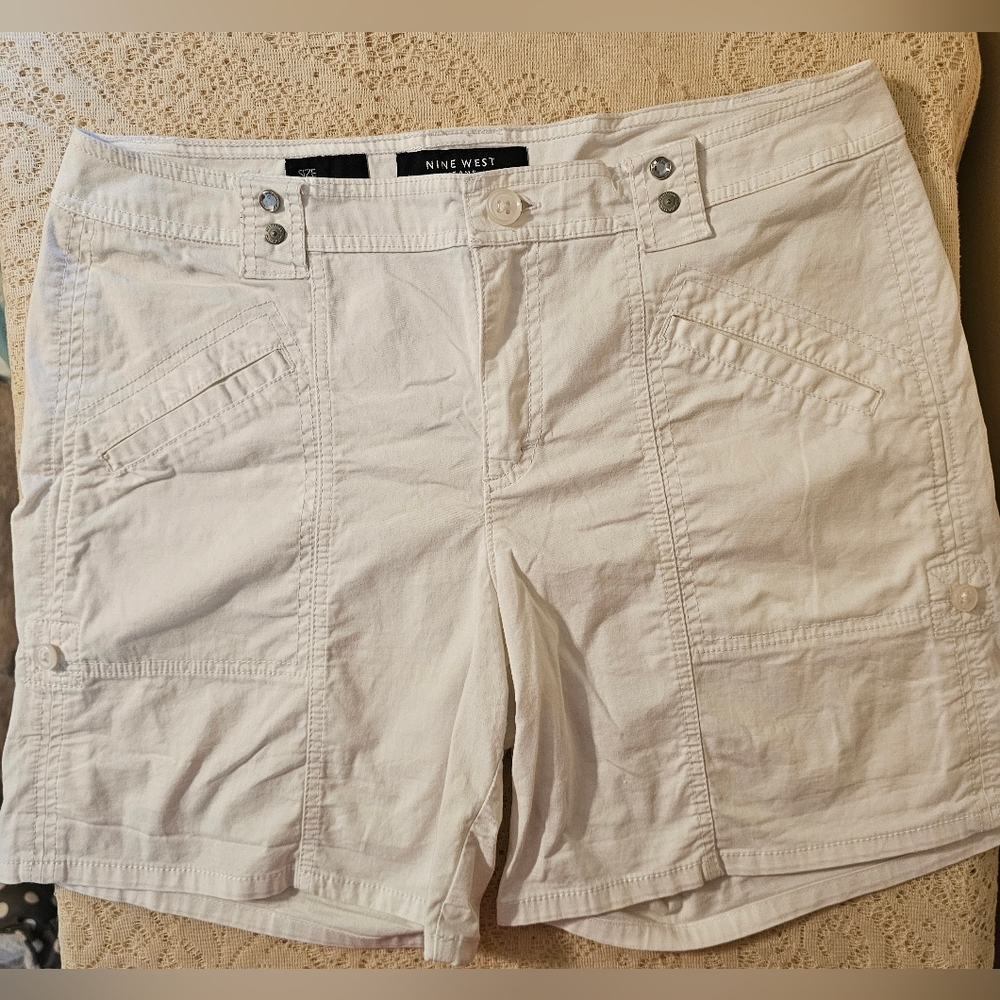 Nine West White Cargo Shorts with Relaxed Fit Size 10